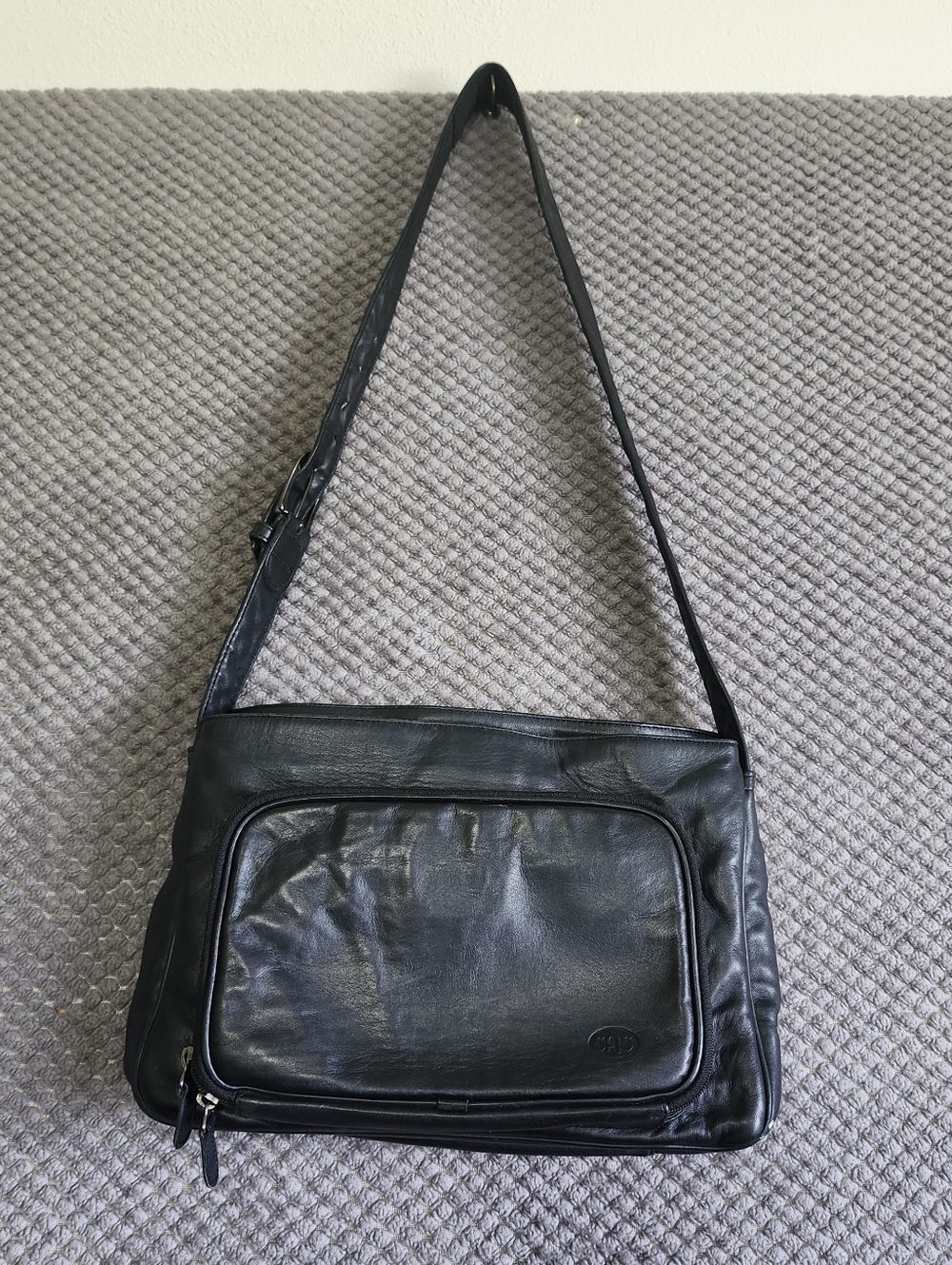 SAS Black Leather Crossbody Bag - Classic Shoulder Messenger MANY POCKETS!